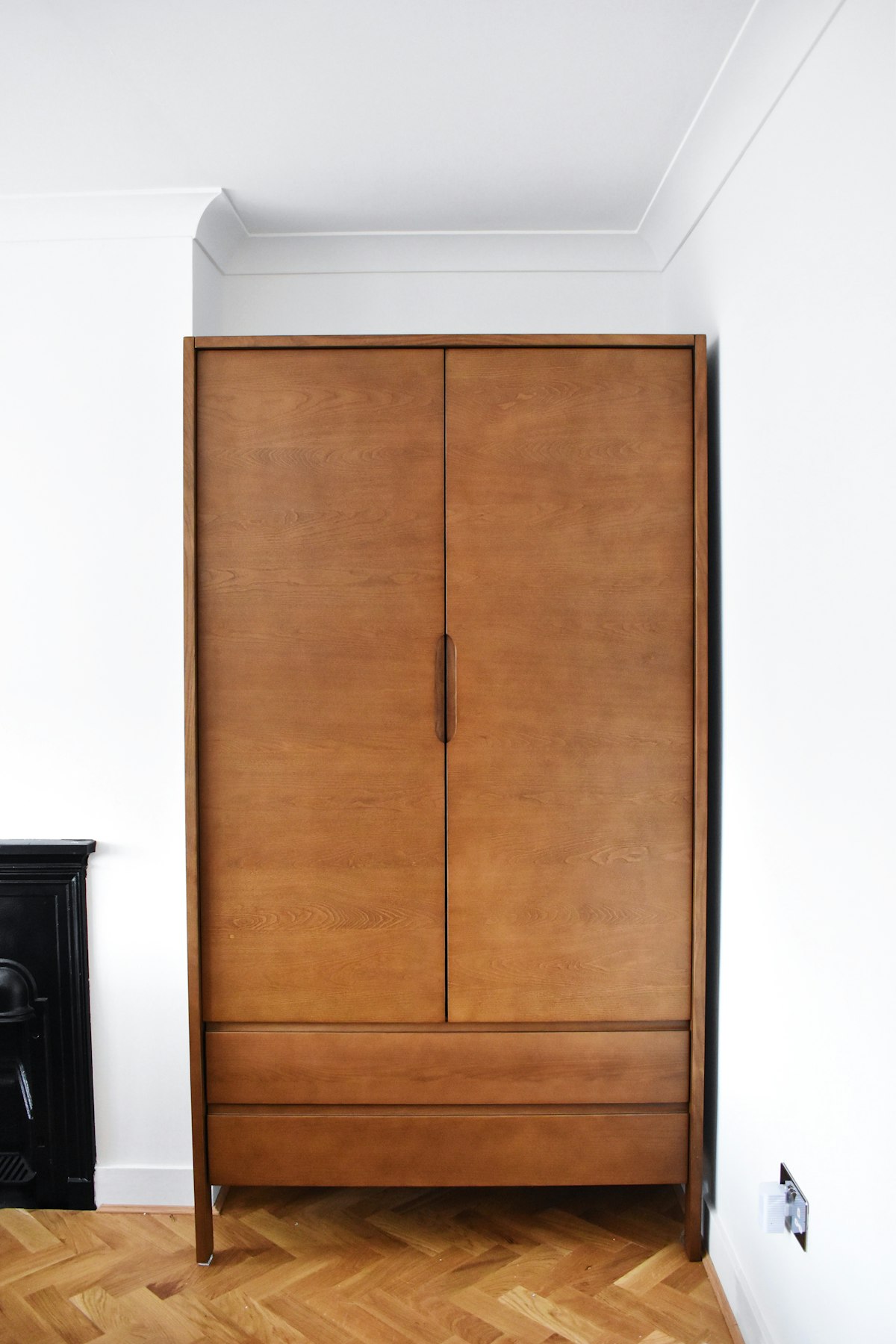 Sliding wardrobe closet design