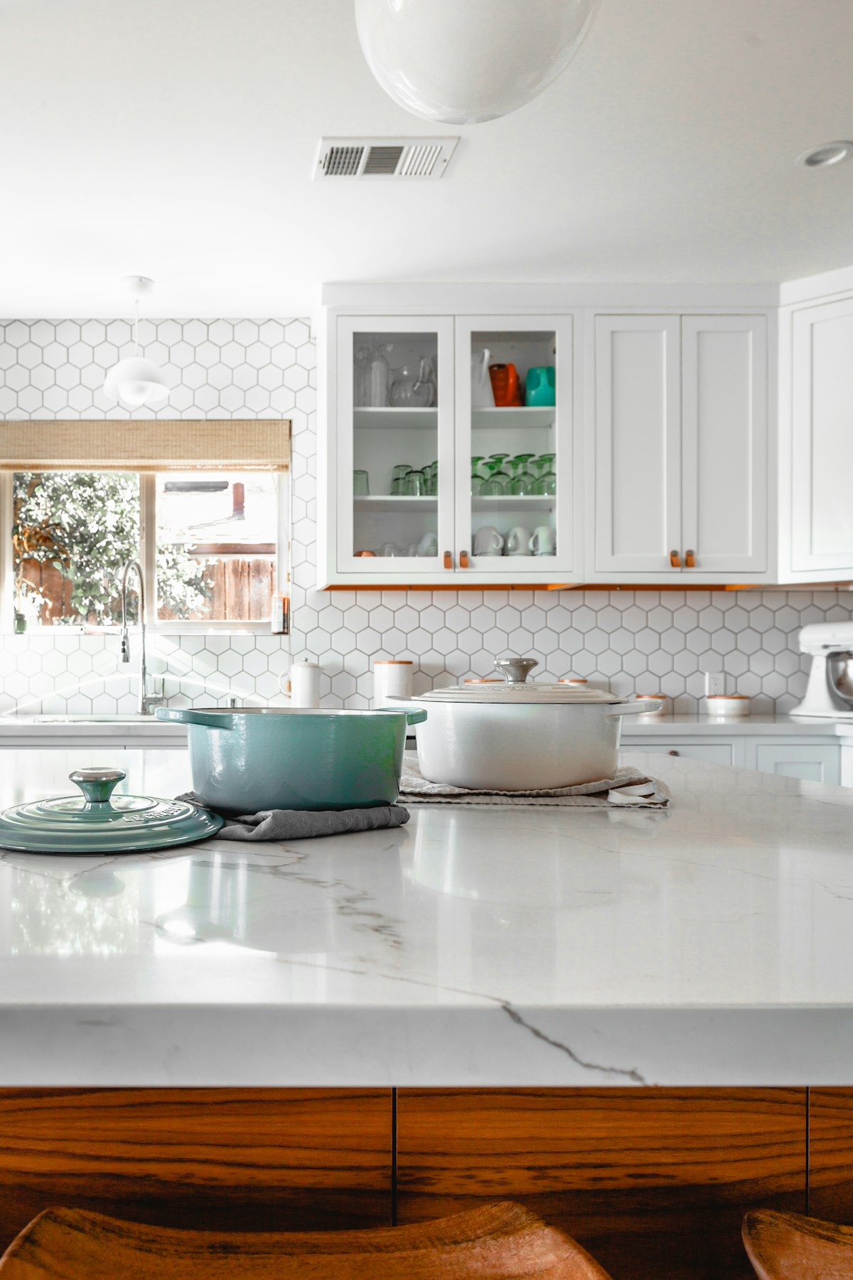 Premium kitchen interior with modular profiles